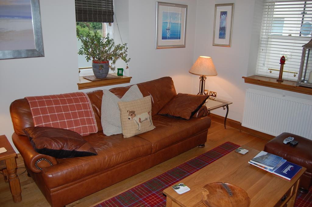Lomond Castle Apartment Balloch Room photo